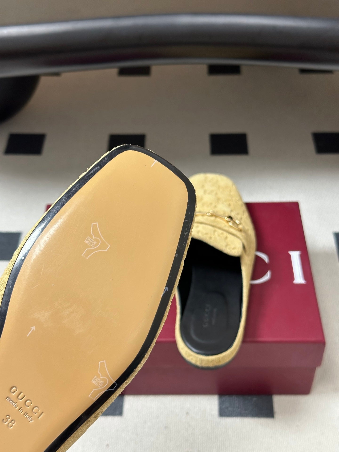 GUCCI 26S HORSEBIT LOAFER MULES IN BEIGE SUEDE