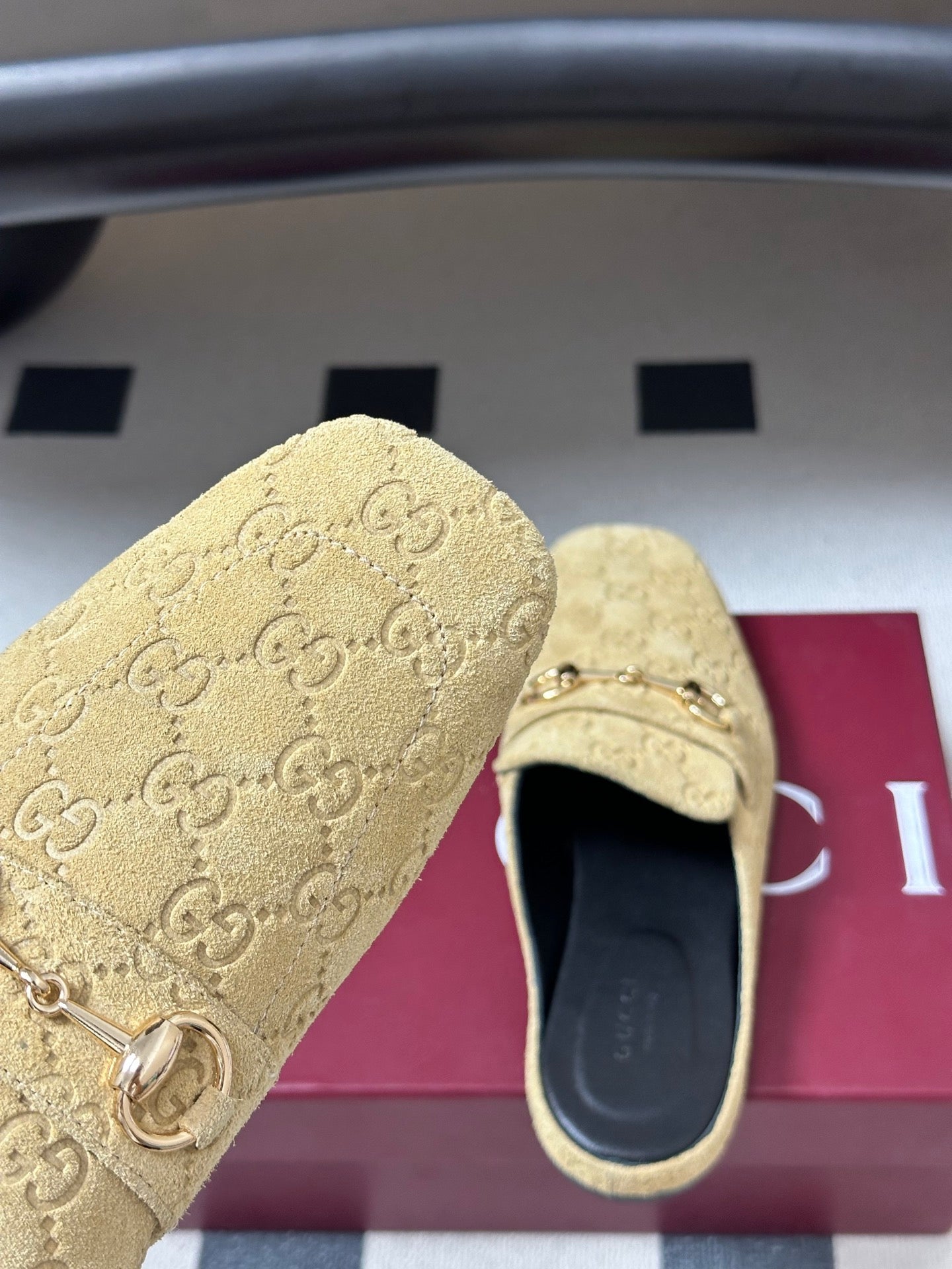 GUCCI 26S HORSEBIT LOAFER MULES IN BEIGE SUEDE