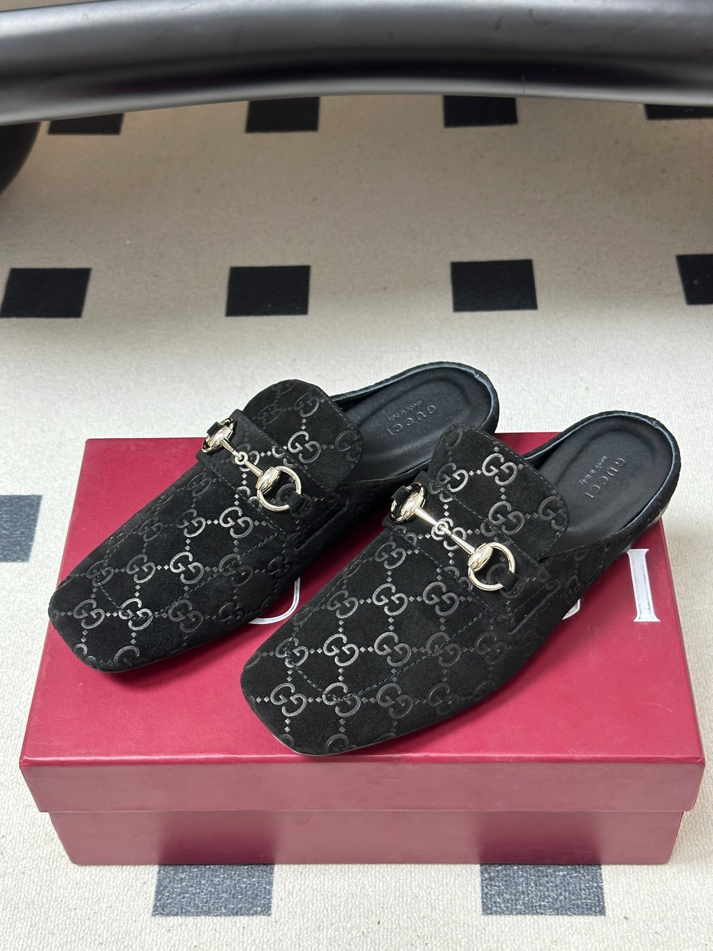 GUCCI 26S HORSEBIT LOAFER MULES IN BLACK SUEDE