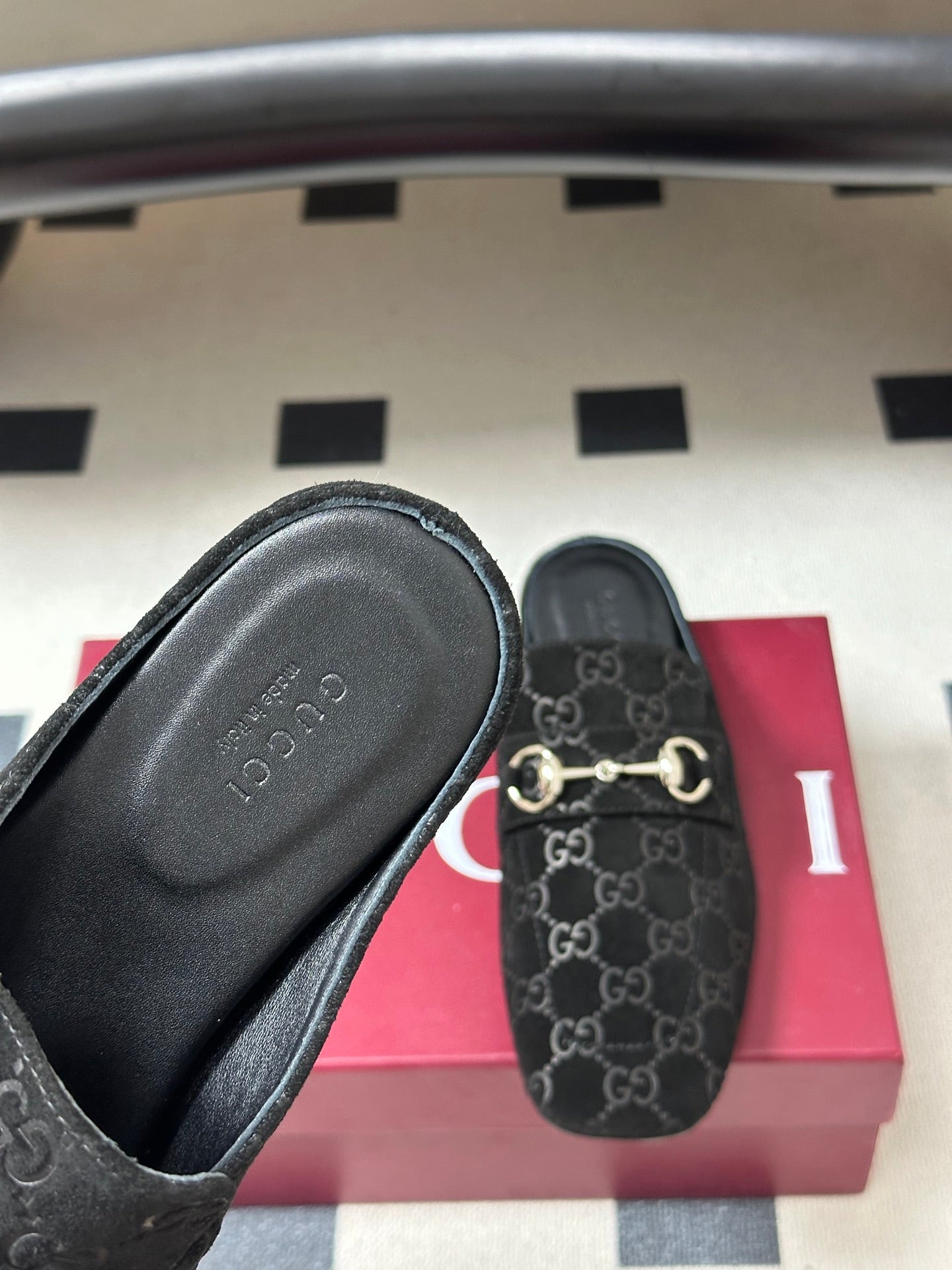GUCCI 26S HORSEBIT LOAFER MULES IN BLACK SUEDE