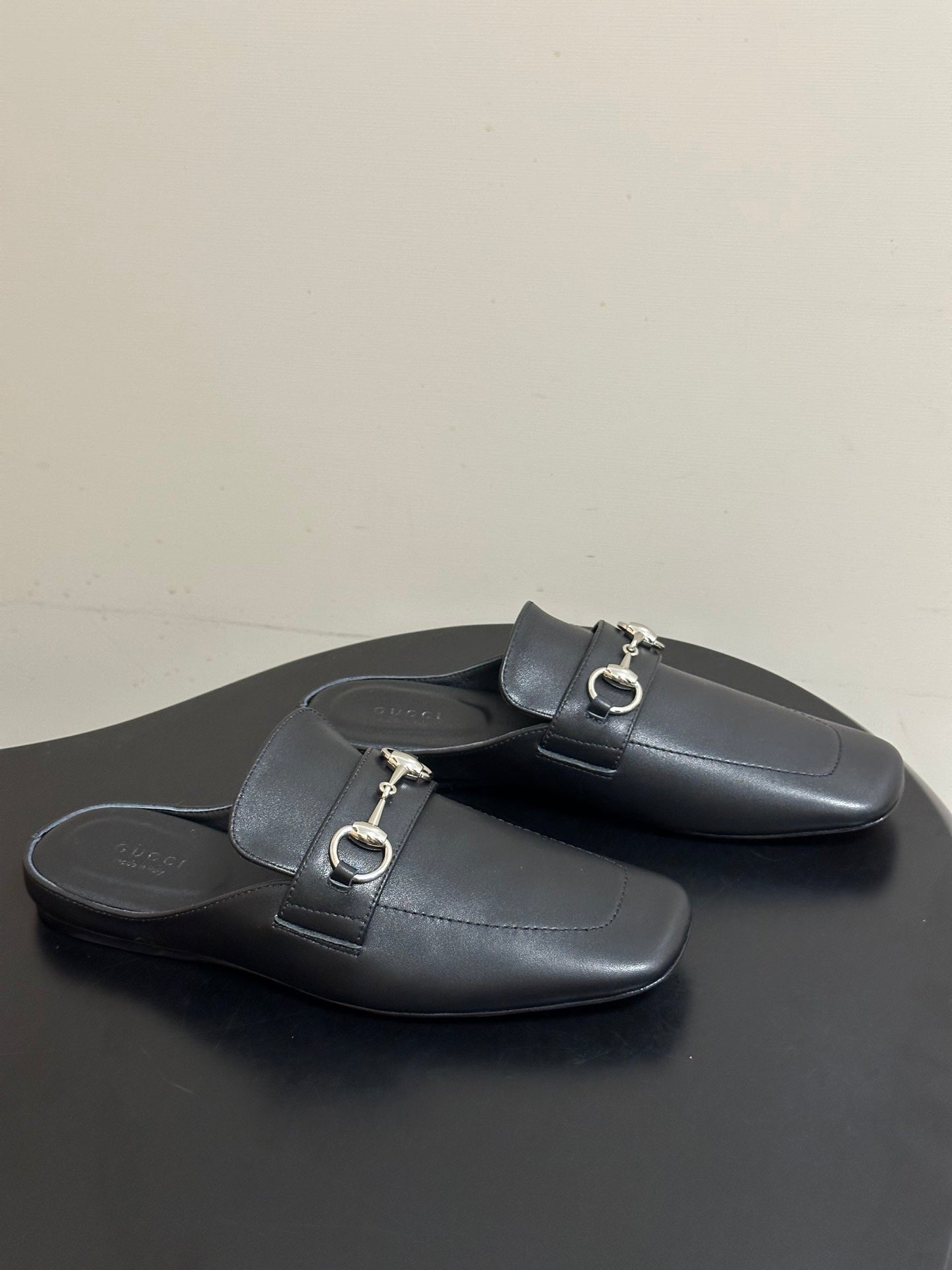 GUCCI 26S HORSEBIT LOAFER MULES IN BLACK CALFSKIN
