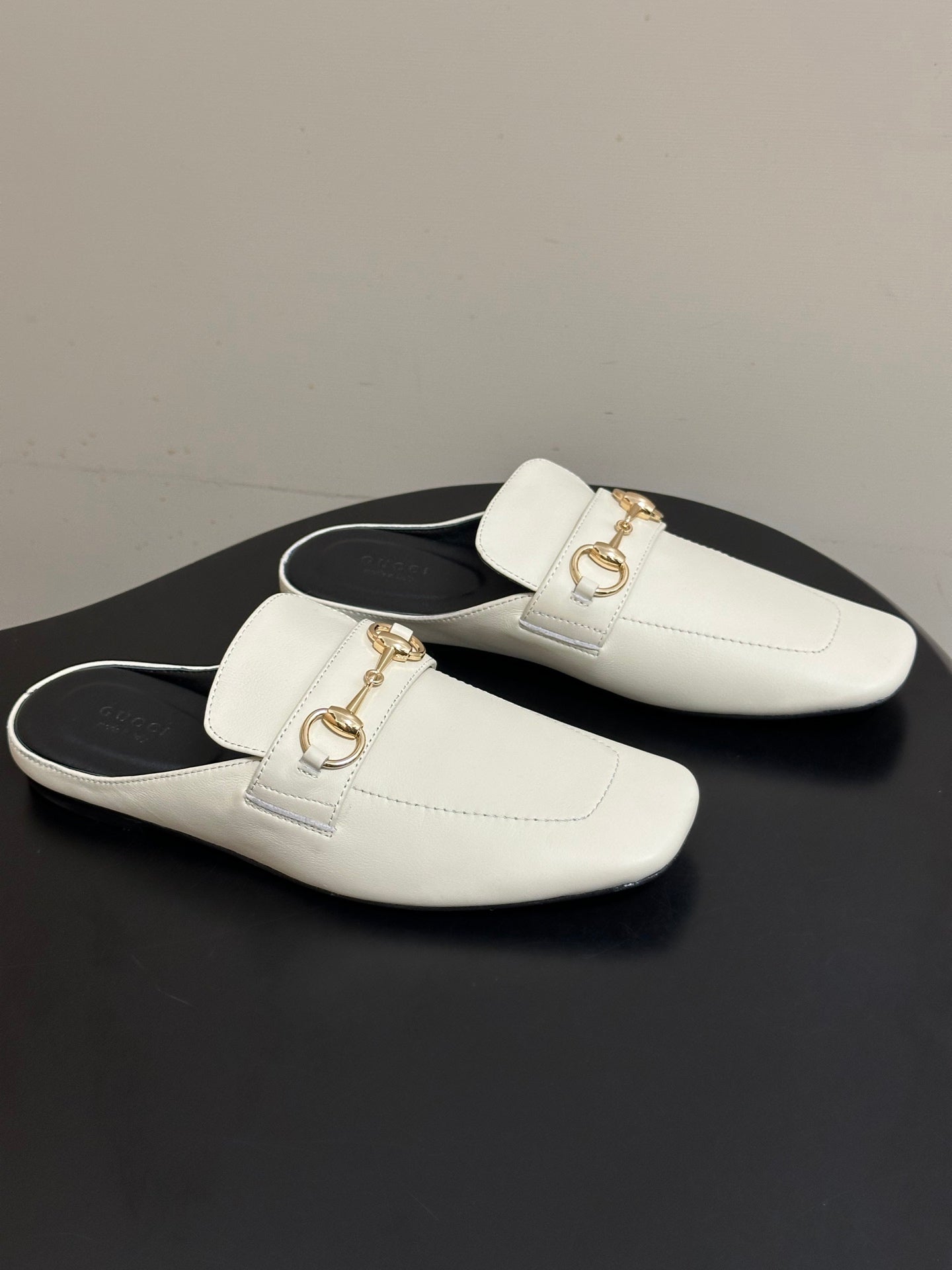 GUCCI 26S HORSEBIT LOAFER MULES IN WHITE CALFSKIN