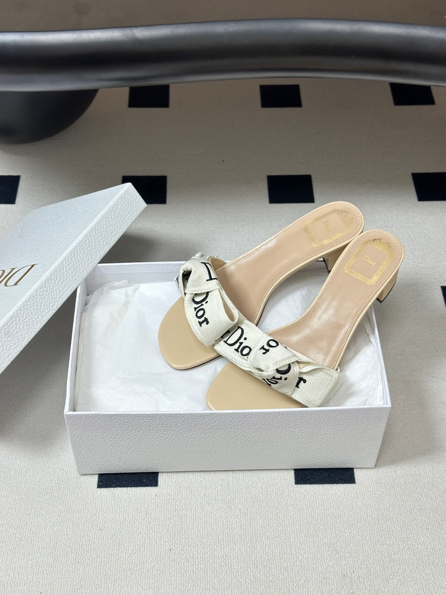 DIOR 26S J'ADIOR HEELED SLIDE 35MM IN BEIGE AND WHITE EMBROIDERED COTTON