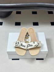 DIOR 26S J'ADIOR HEELED SLIDE 35MM IN BEIGE AND WHITE EMBROIDERED COTTON