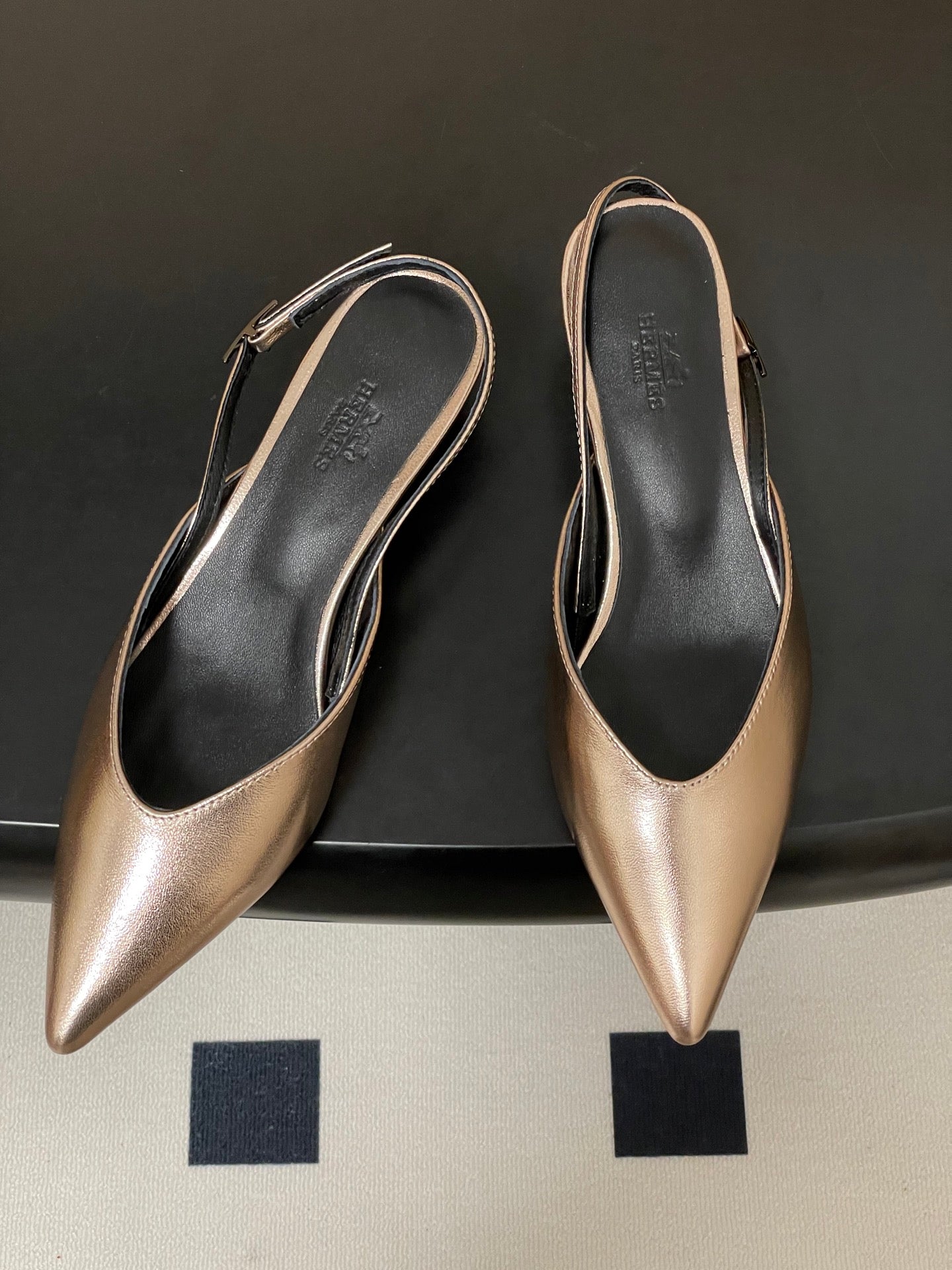 HM 26S NICOLE SLINGBACK 40MM IN GOLD CALFSKIN SILVER HARDWARE