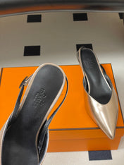 HM 26S NICOLE SLINGBACK 40MM IN GOLD CALFSKIN SILVER HARDWARE