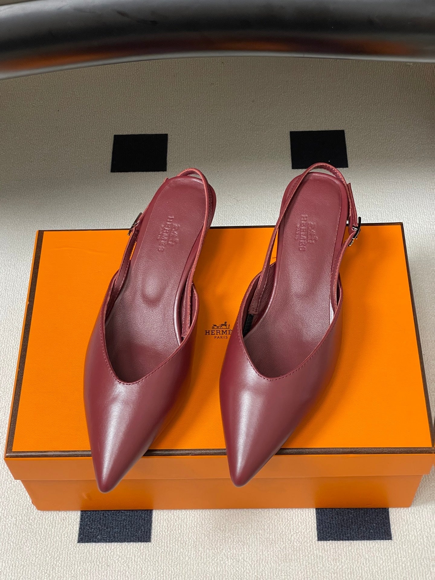 HM 26S NICOLE SLINGBACK 40MM IN BURGUNDY RED CALFSKIN SILVER HARDWARE