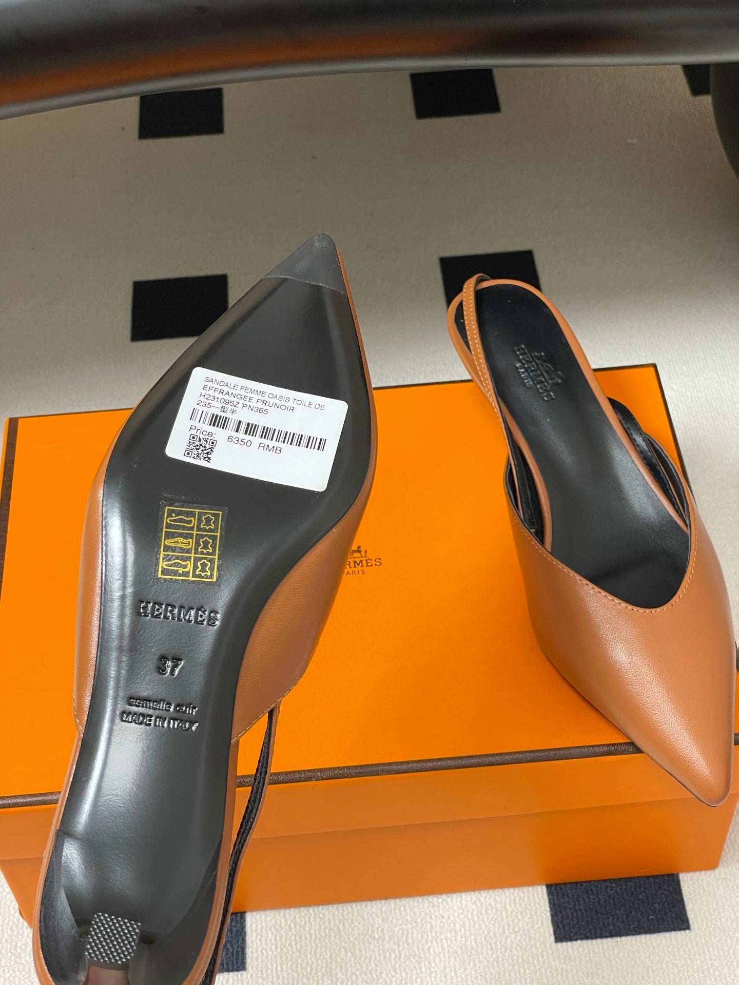 HM 26S NICOLE SLINGBACK 40MM IN CARAMEL BROWN CALFSKIN SILVER HARDWARE