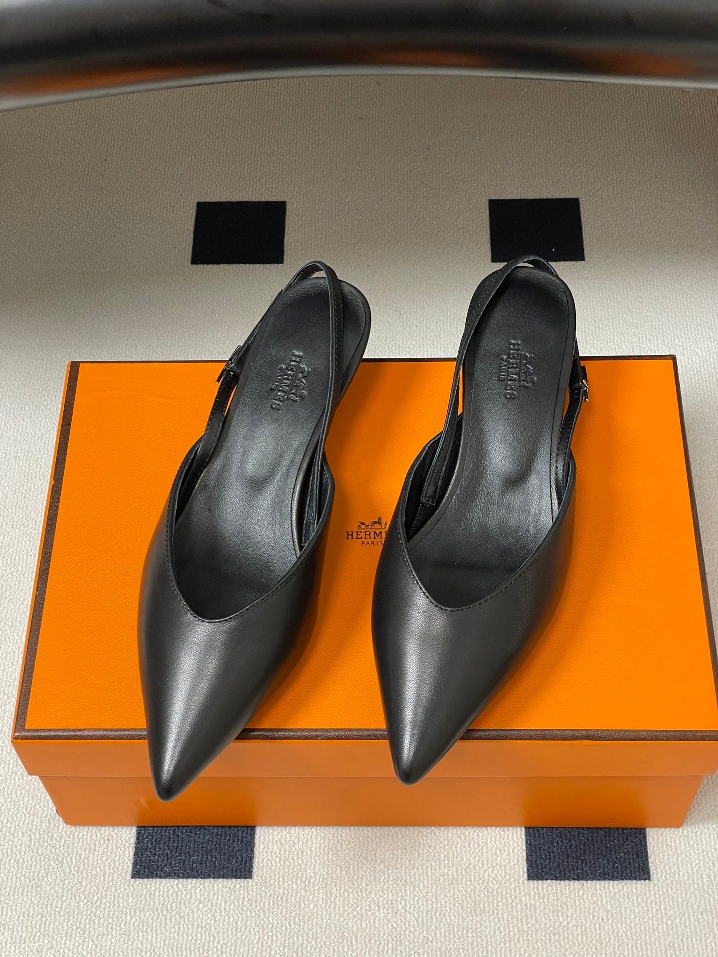HM 26S NICOLE SLINGBACK 40MM IN BLACK CALFSKIN SILVER HARDWARE