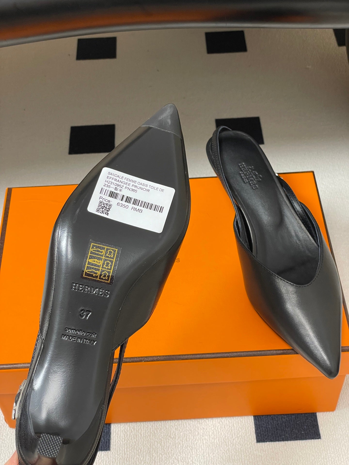 HM 26S NICOLE SLINGBACK 40MM IN BLACK CALFSKIN SILVER HARDWARE