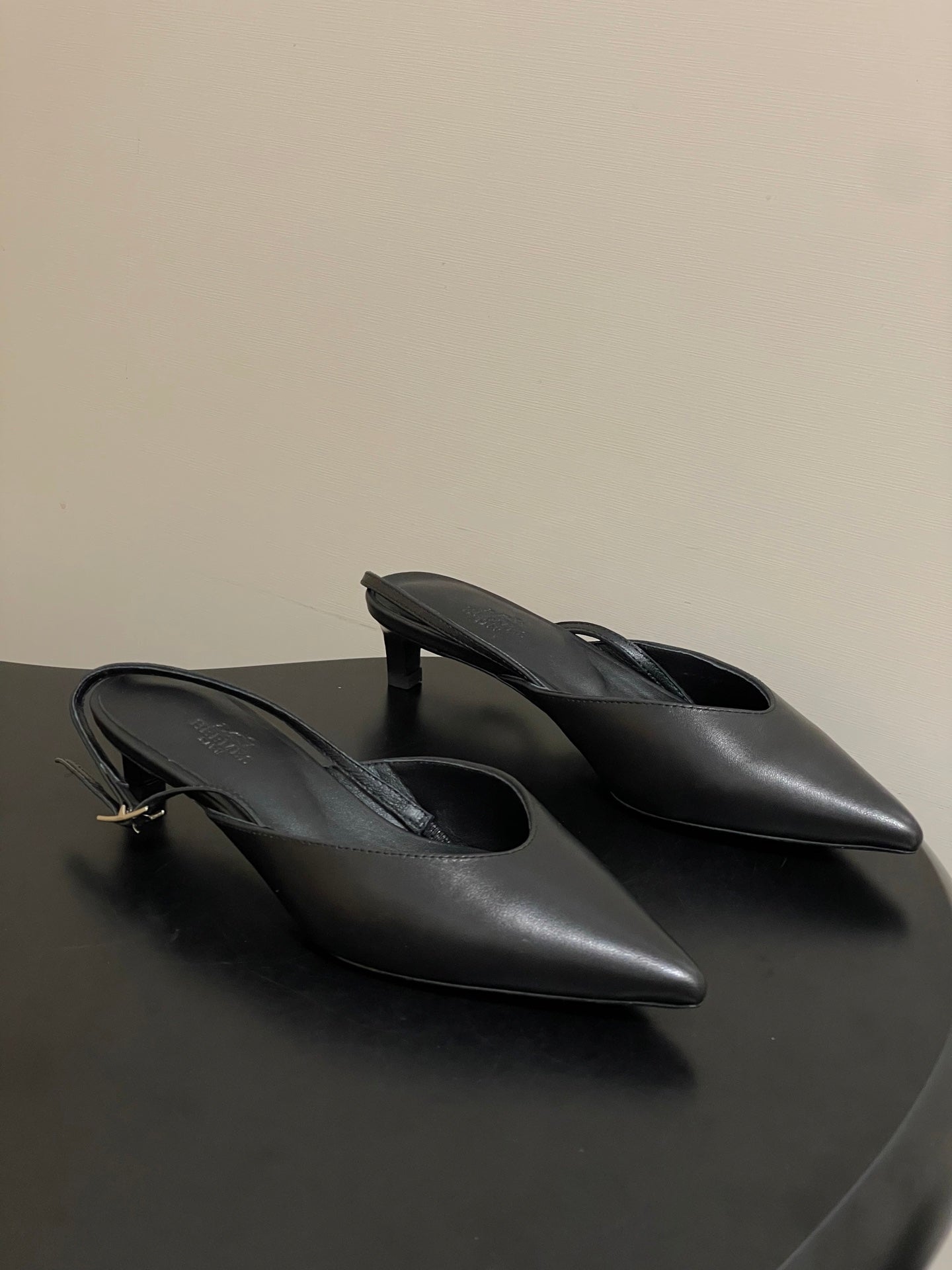 HM 26S NICOLE SLINGBACK 40MM IN BLACK CALFSKIN SILVER HARDWARE
