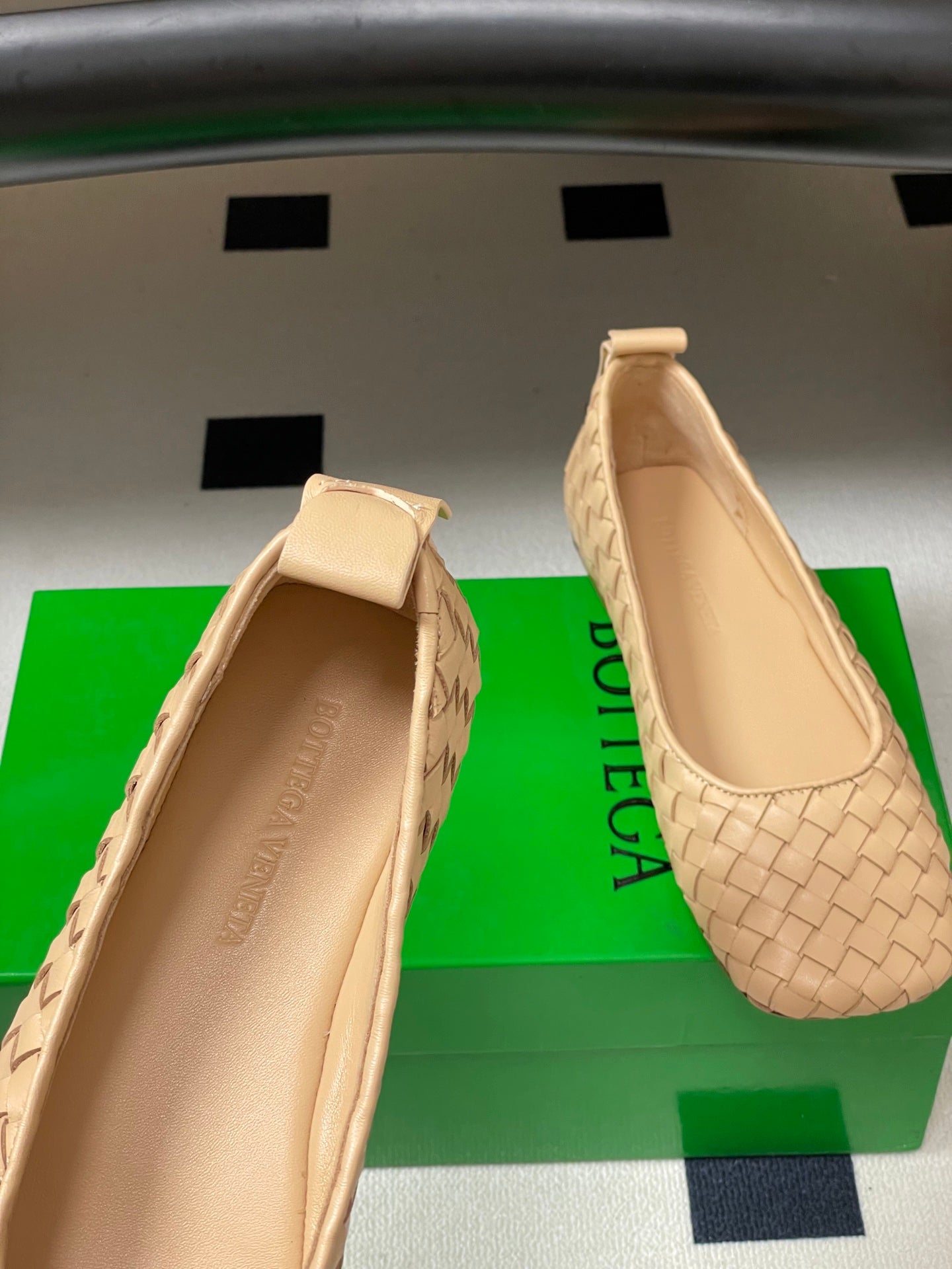BOTTEGA VENETA 26S BALLET FLATS IN BEIGE WOVEN LAMBSKIN
