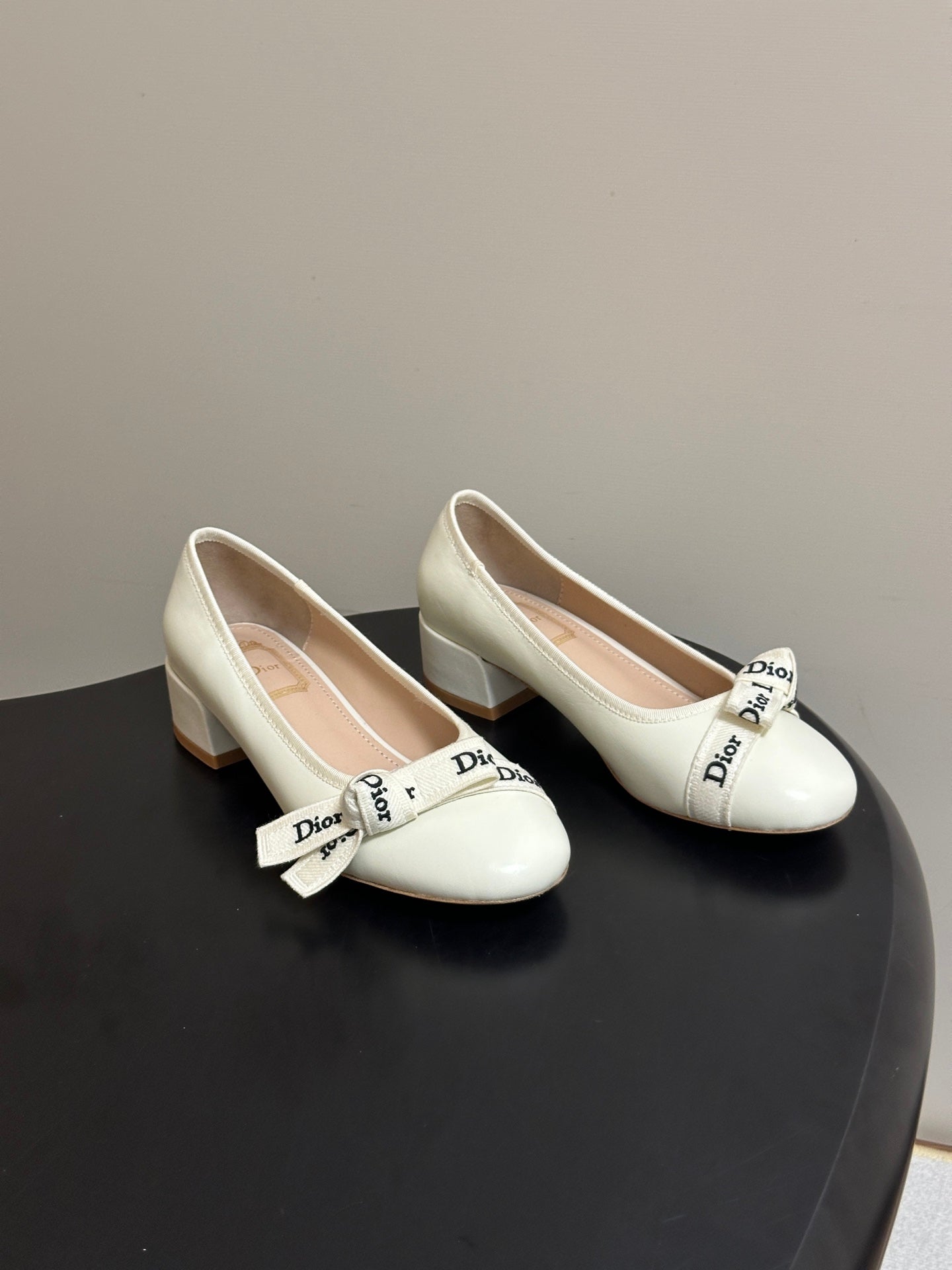 DIOR 26S MARY JANE HIGH HEELS 35MM IN IVORY WHITE CALFSKIN WITH LOGO RIBBON