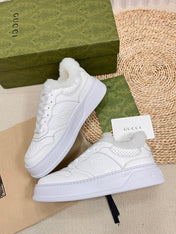 SNEAKER IN RICE WHITE CALFSKIN AND LAMB WOOL LINING
