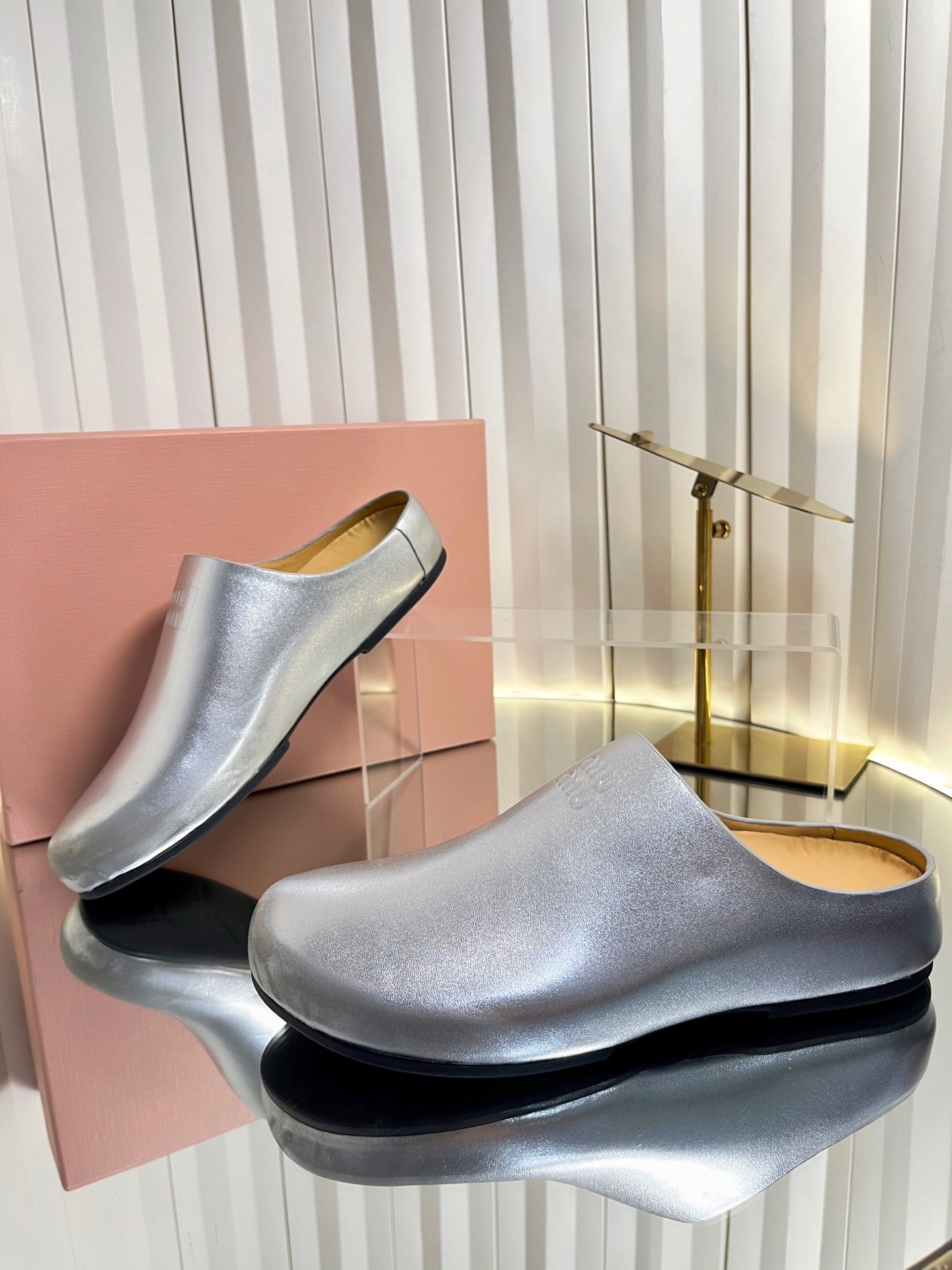MIUMIU 26S CLOG MULES IN SILVER CALFSKIN