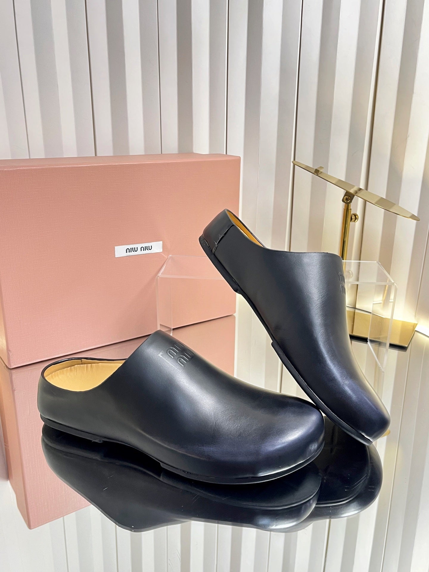 MIUMIU 26S CLOG MULES IN BLACK CALFSKIN