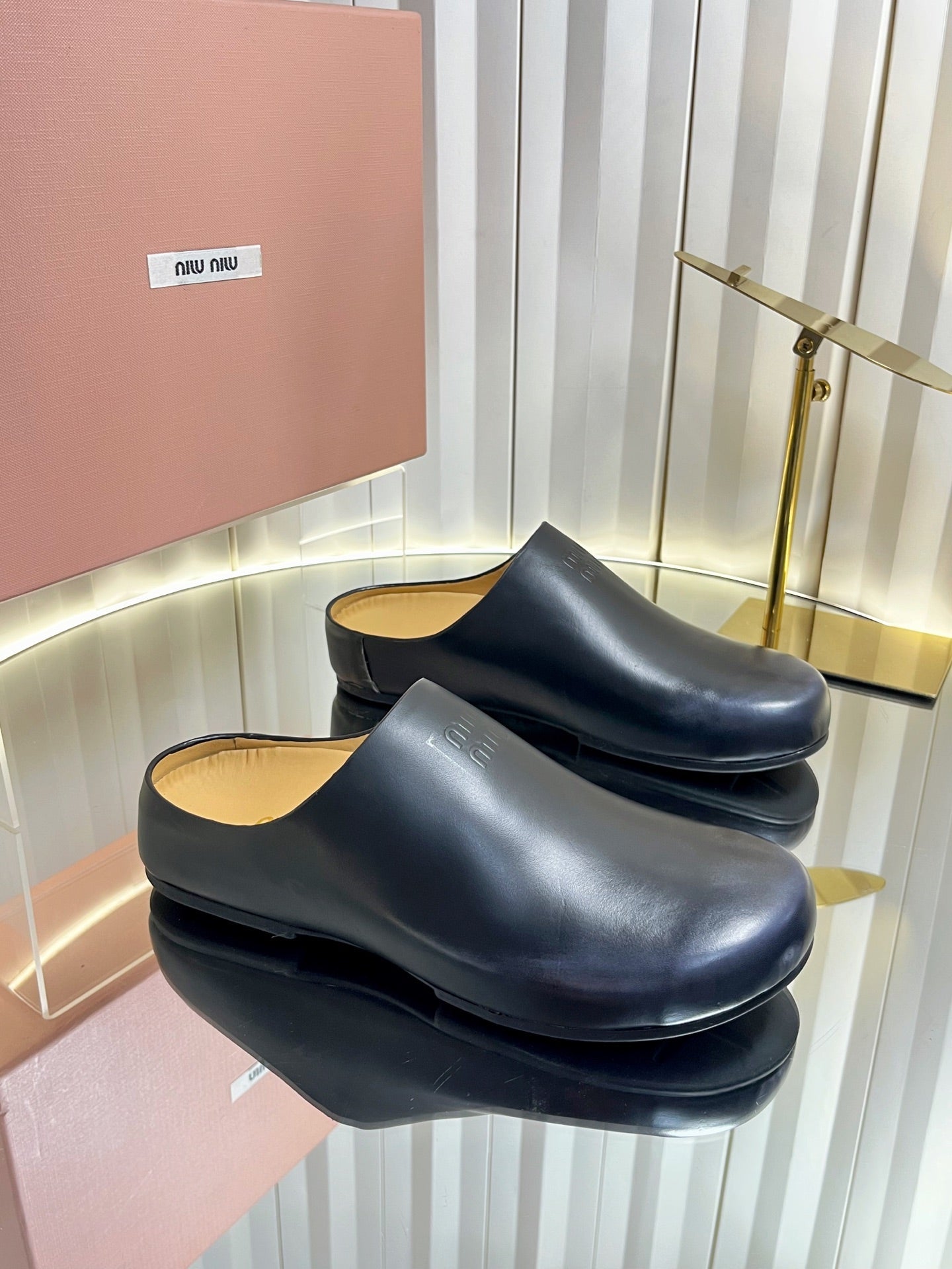 MIUMIU 26S CLOG MULES IN BLACK CALFSKIN