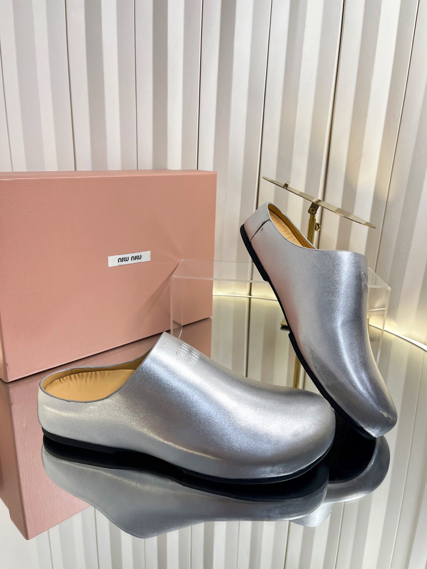 MIUMIU 26S CLOG MULES IN SILVER CALFSKIN