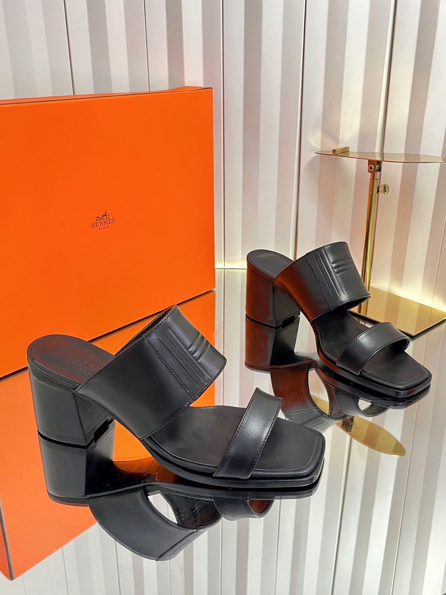 HM 26S MONICA 60 SANDAL IN BLACK CALFSKIN