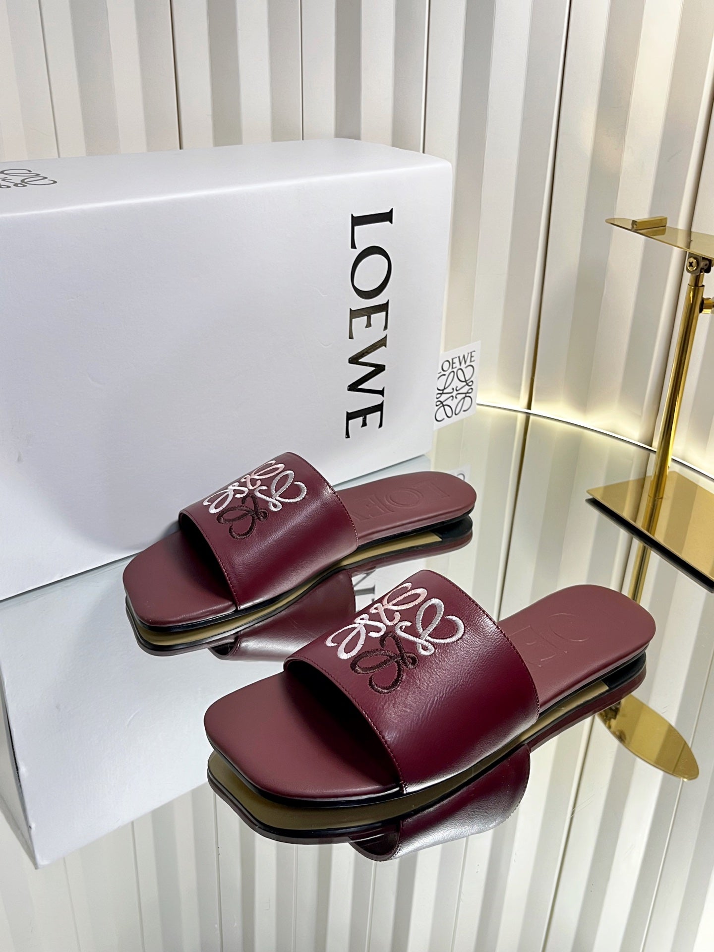 LOEWE 26S LOGO-EMBROIDERED SANDALS IN DARK RED CALFSKIN