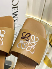 LOEWE 26S LOGO-EMBROIDERED SANDALS IN CAMEL BROWN CALFSKIN