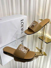 LOEWE 26S LOGO-EMBROIDERED SANDALS IN CAMEL BROWN CALFSKIN