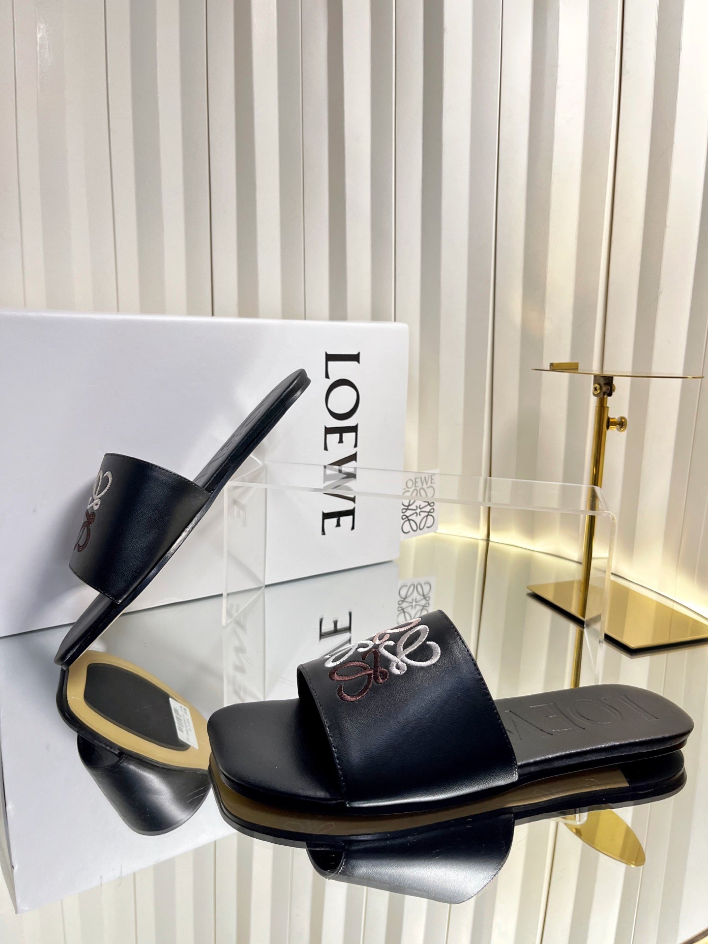 LOEWE 26S LOGO-EMBROIDERED SANDALS IN BLACK CALFSKIN