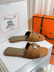 HM 26S ORAN SANDALS IN CARAMEL BROWN EPSOM CALFSKIN SILVER HARDWARE