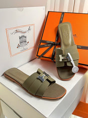 HM 26S ORAN SANDALS IN OLIVE BROWN EPSOM CALFSKIN SILVER HARDWARE