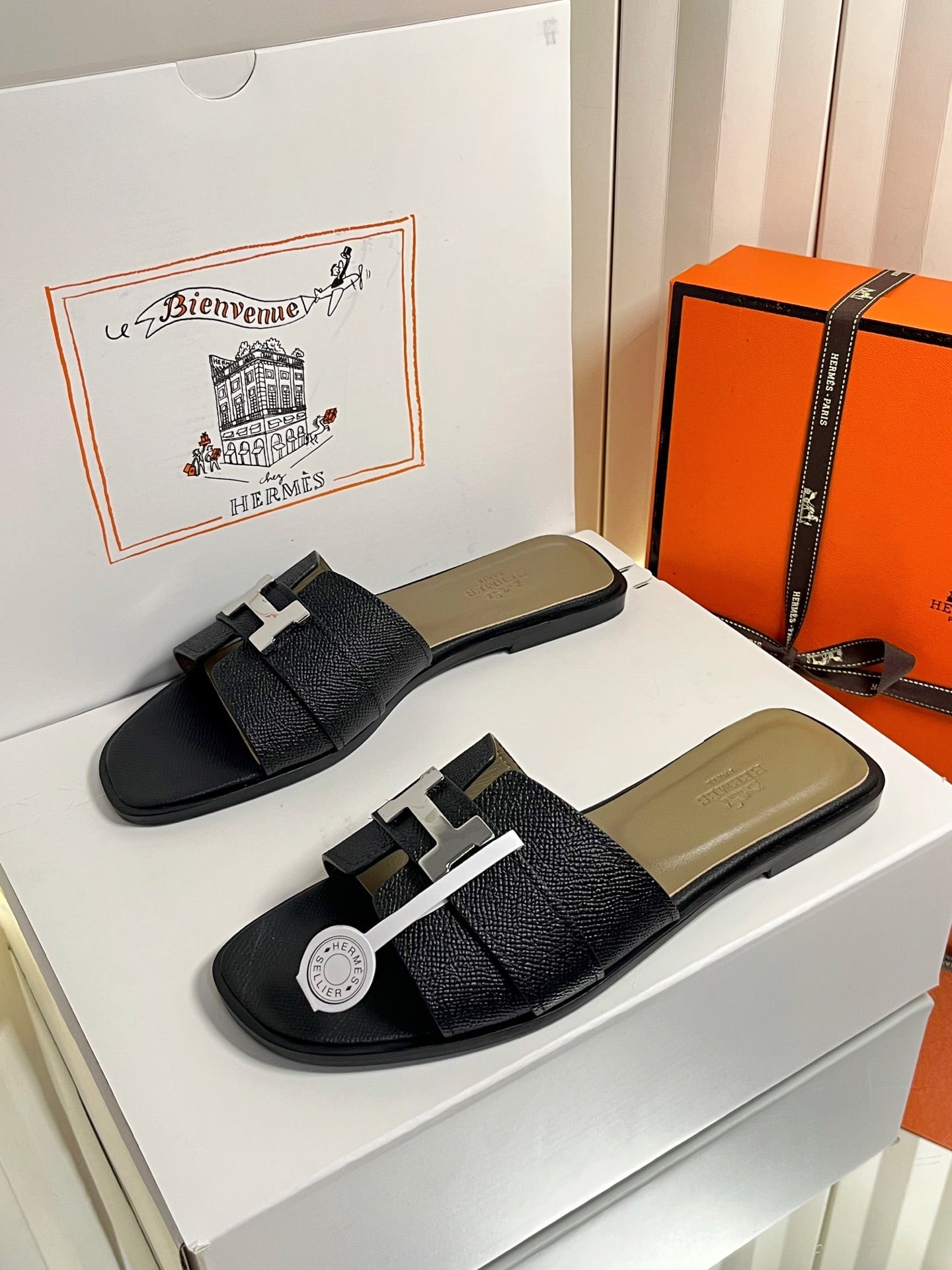 HM 26S ORAN SANDALS IN BLACK EPSOM CALFSKIN SILVER HARDWARE