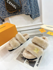HALF MULE SLIPPERS IN CAMEL BEIGE FLEECE FEATURING METALLIC LOGO