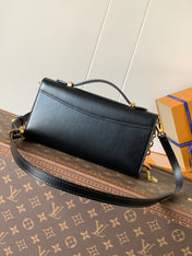 WALLET ON CHAIN CAPUCINES 23 IN BLACK SMOOTH CALFSKIN GOLD HARDWARE