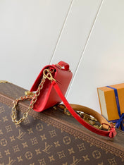 WALLET ON CHAIN CAPUCINES 23 IN RED SMOOTH CALFSKIN GOLD HARDWARE