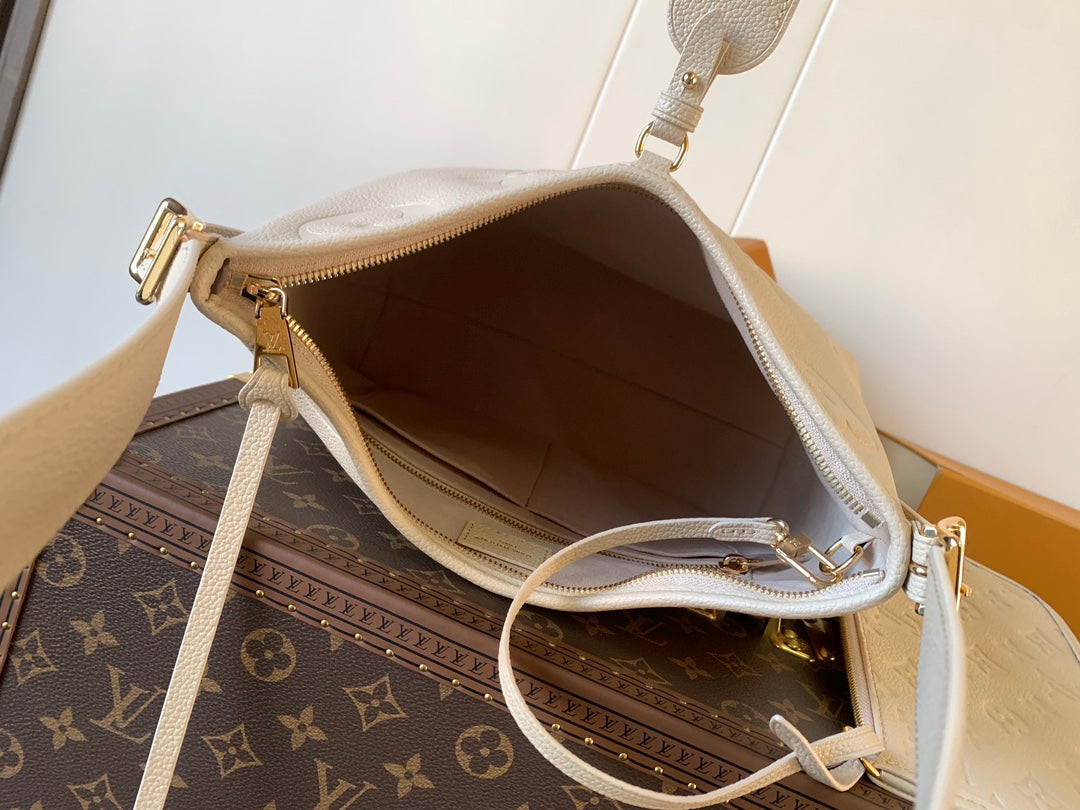 CARRYALL BAG 30 IN WHITE MONOGRAM CALFSKIN GOLD HARDWARE