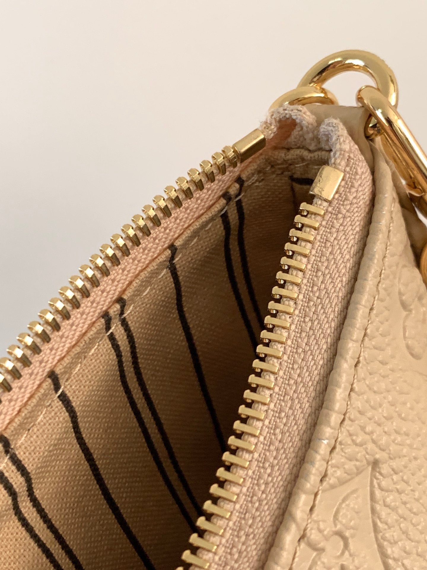 EASY POUCH ON STRAP 19 IN BEIGE MONOGRAM EMPREINTE LEATHER