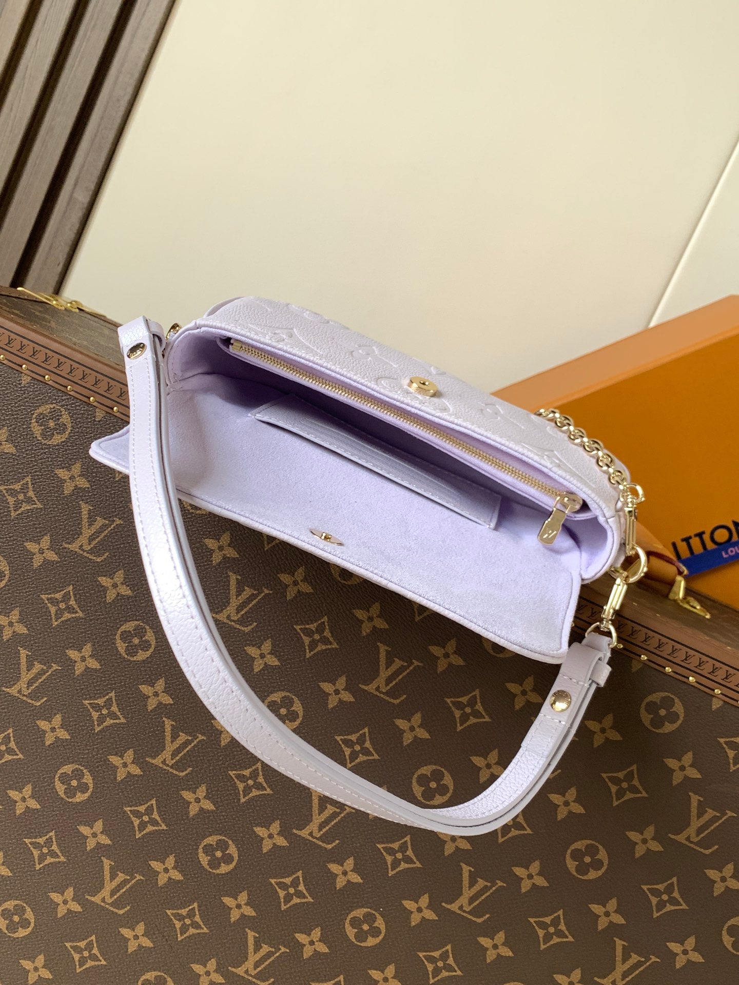LV 25S WALLET ON CHAIN IVY 23 IN MISTY PURPLE EMBOSSED CALFSKIN TRIM