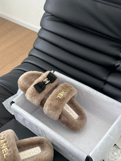 CC DAD SANDAL MULE IN CAMEL BROWN FLEECE WITH GOLD HARDWARE