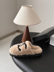 CHANEL 26S SLIDE SANDALS IN BEIGE SHEARLING UPPER AND LINING WITH BLACK CC LOGO