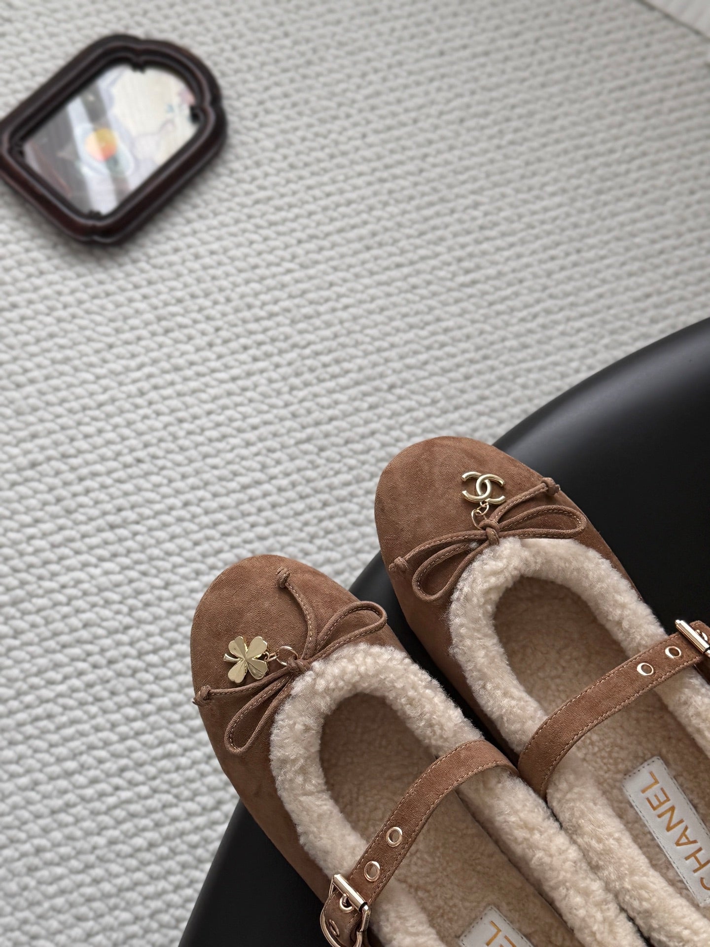 CHANEL 26S MARY JANE FLATS IN LIGHT BROWN SUEDE AND SHEARLING
