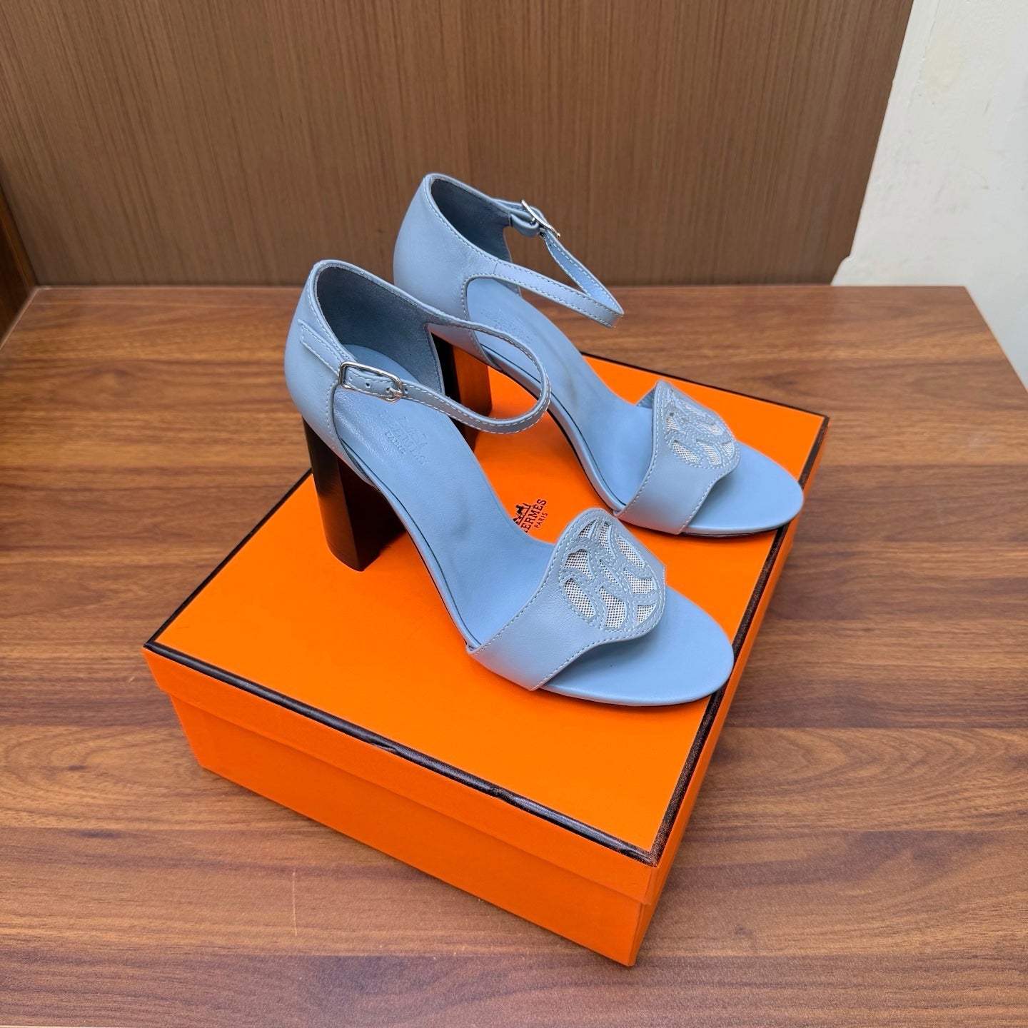 HM 26S MARQUISE SANDAL 85MM IN LIGHT BLUE CALFSKIN