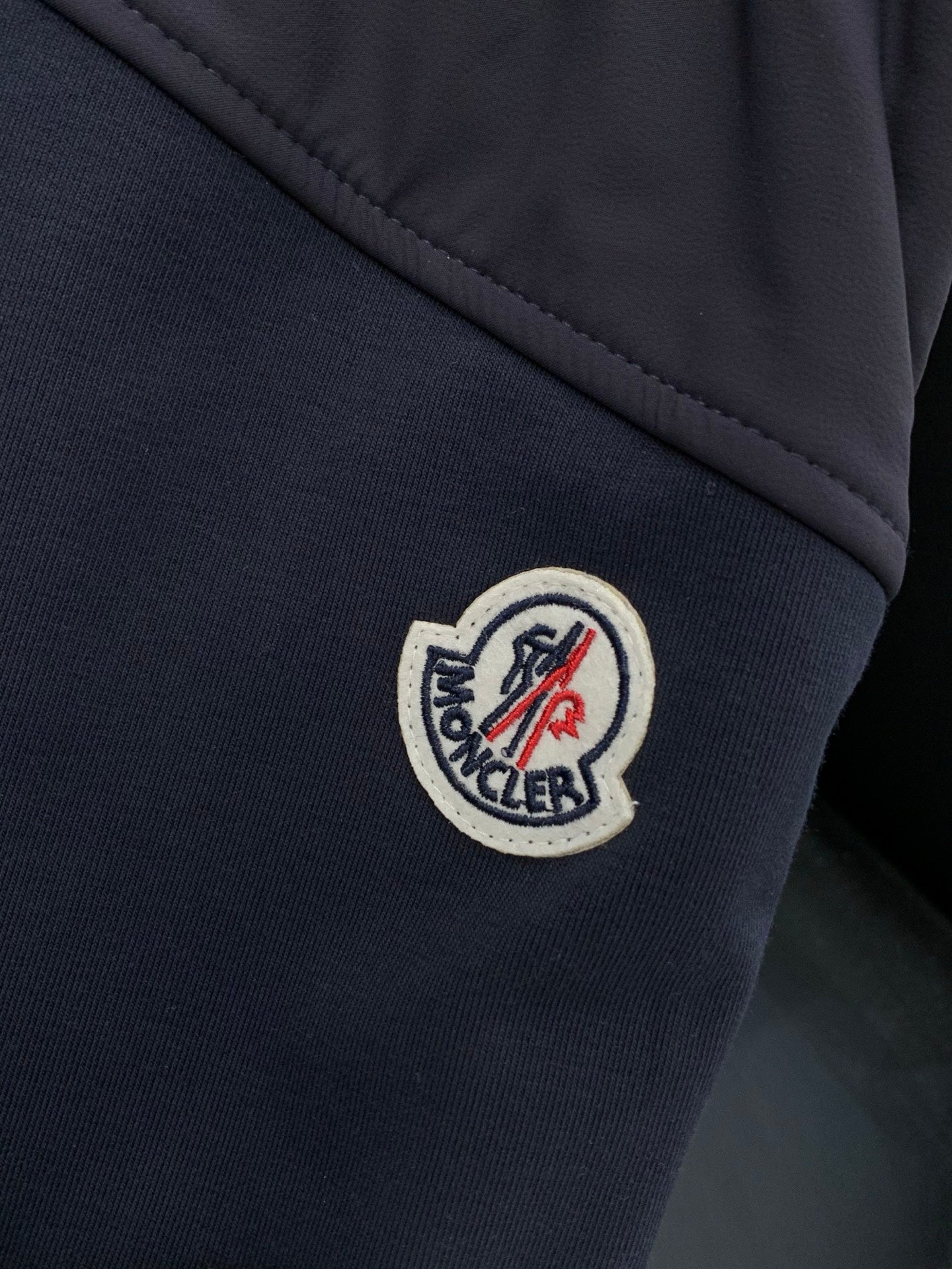 MONCLER 26S SHORTS 591