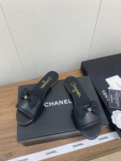 BOW SLIPPERS IN BLACK LAMBSKIN