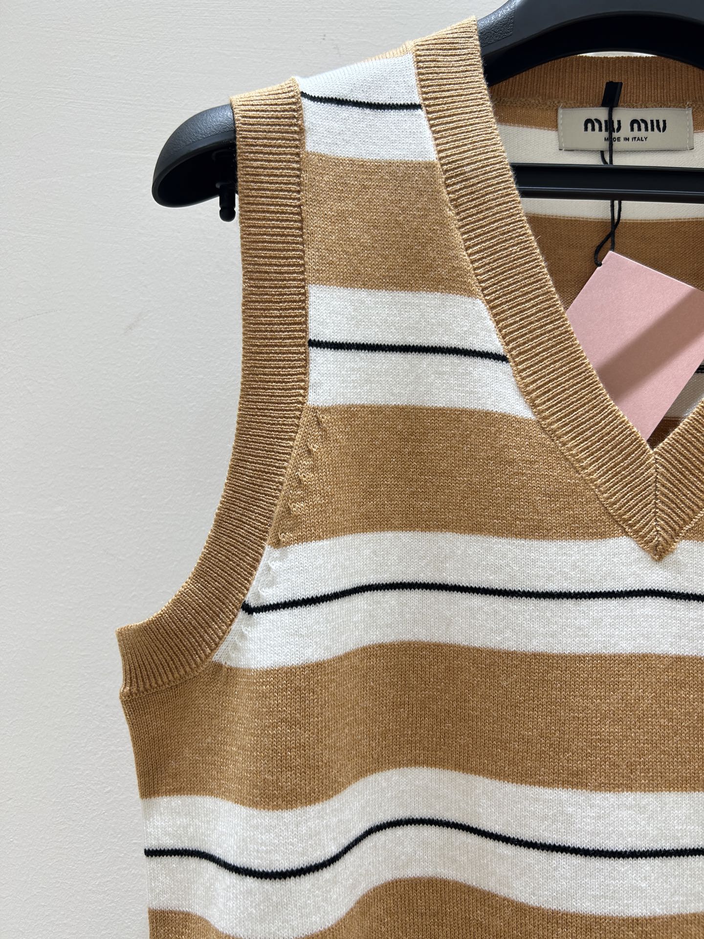 MIUMIU KNIT VEST STYLE 840