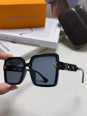 SQUARE SUNGLASS 567456 IN BLACK ACETATE EMBOSSED LOGO