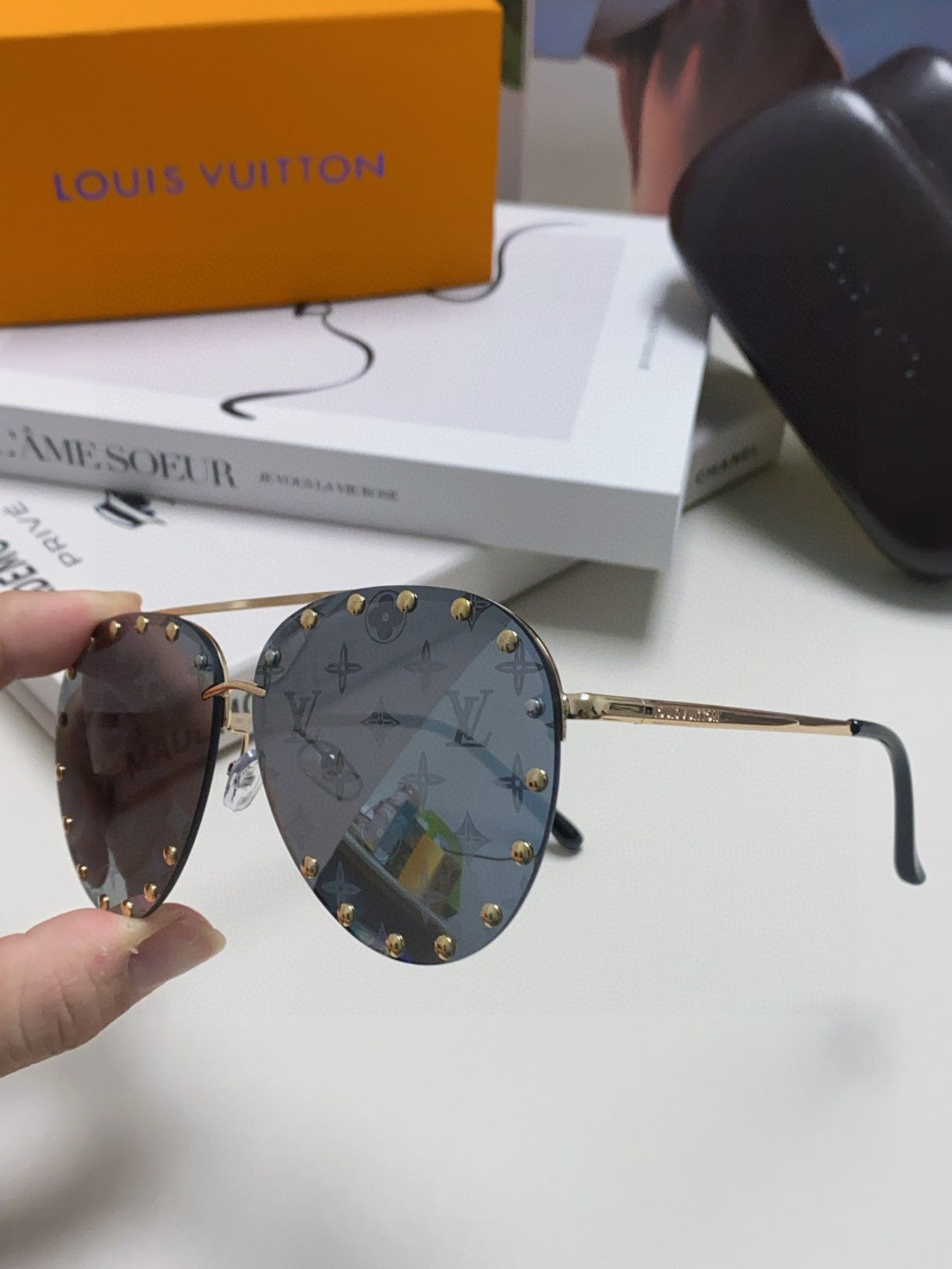 PARTY PILOT SUNGLASSES 567462 IN GOLD METAL MONOGRAM LOGO ON LENS