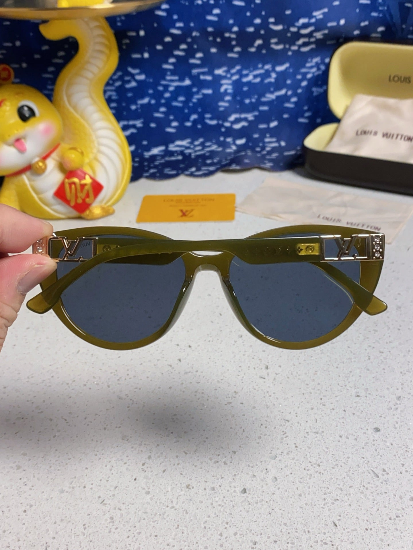 CAT EYE SUNGLASSES 567469 IN GREEN CLEAR ACETATE