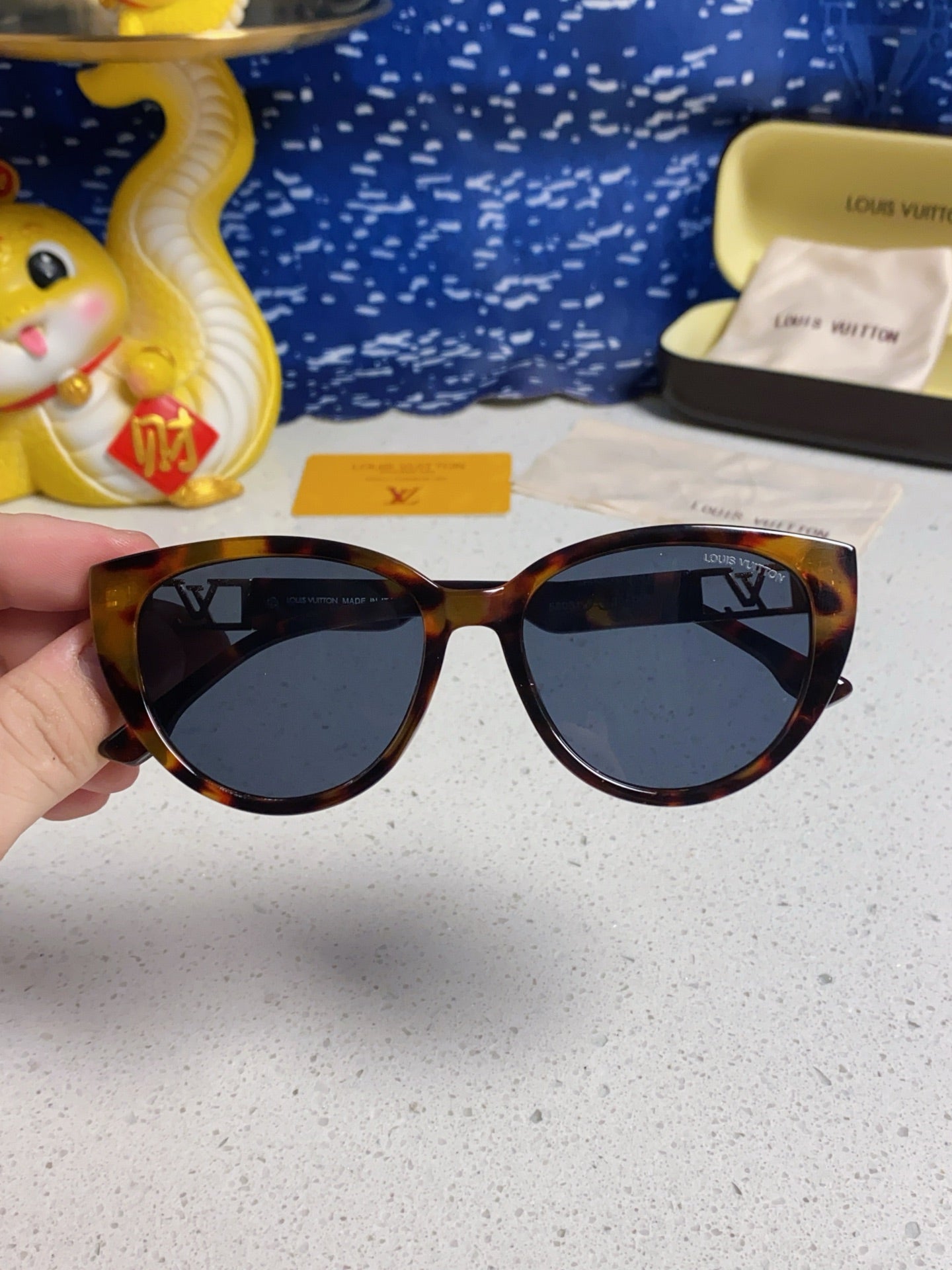 CAT EYE SUNGLASSES 567471 IN HAVANA ACETATE