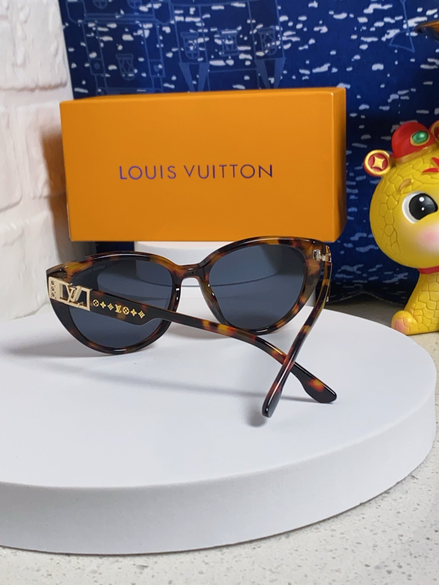 CAT EYE SUNGLASSES 567471 IN HAVANA ACETATE