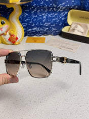 SIGNATURE SQUARE SUNGLASSES 567474 IN SILVER METAL GREY SMOKE LENSES