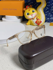 CAT EYE SUNGLASSES 570277 IN LIGHT BROWN CLEAR ACETATE EMBOSSED LOGO